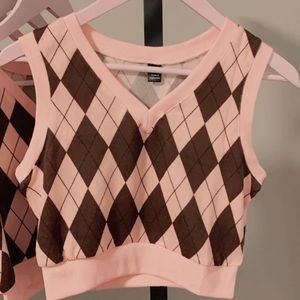 Selling a print crop tank top!!!! Extremely soft!!!